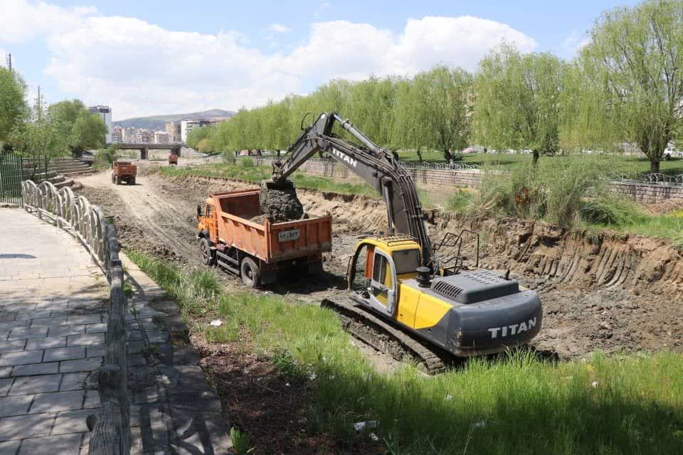 ۸۰ درصد از مسیر رودخانه چنارراهدار لایروبی شد