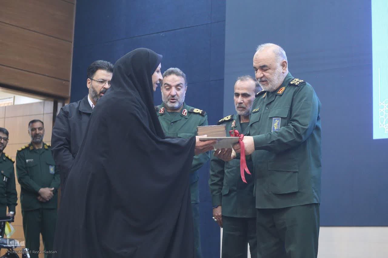 افتتاح و بهره برداری از ۳ هزار طرح محرومیت‌زدایی در فارس