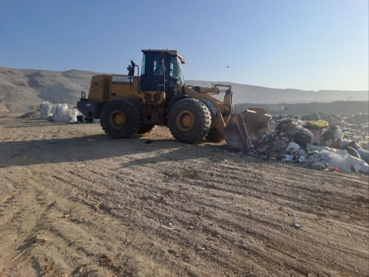 سایت های دفن زباله در شهرستان قیروکارزین خاکپوشانی شدند