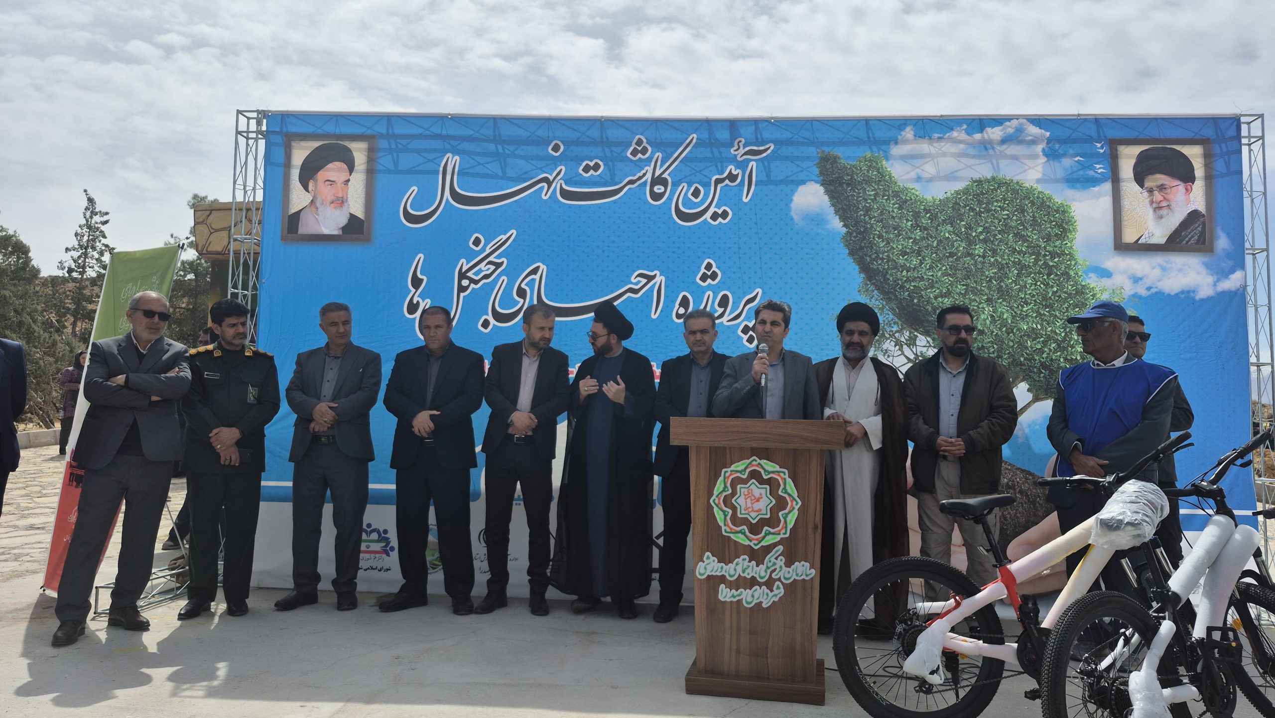 کاشت ۴۰۰ اصله درخت در پارک خانواده شهر صدرا