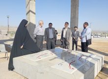 بازدید مدیرکل حفظ آثار و نشر ارزش‌های دفاع مقدس فارس و سرپرست دانشگاه پیام نور از یادمان شهدای گمنام دانشگاه پیام نور شیراز