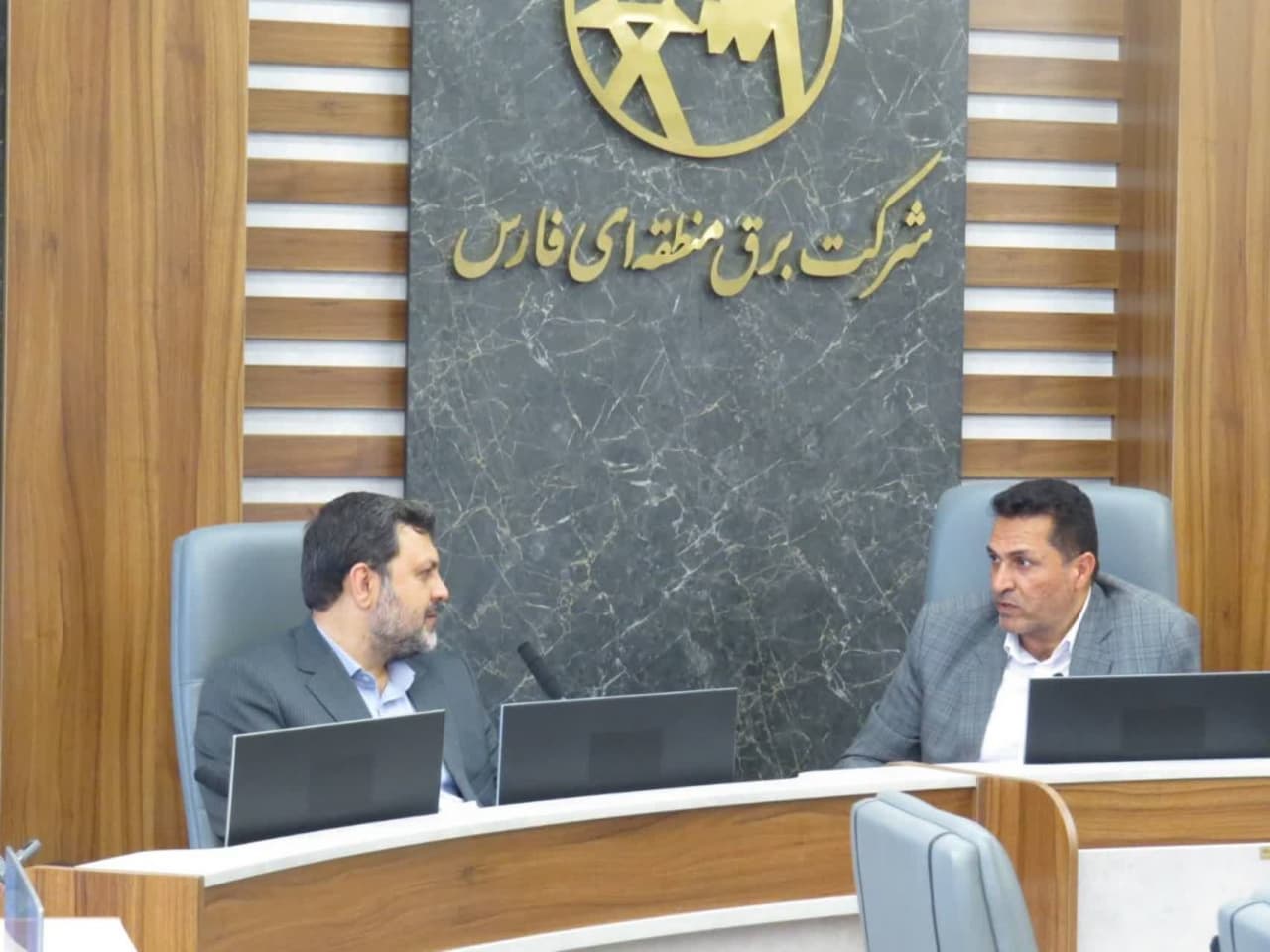بازدید رئیس صدا و سیمای فارس از شرکت برق منطقه‌ای و تأکید بر همکاری برای فرهنگ‌سازی مصرف بهینه انرژی