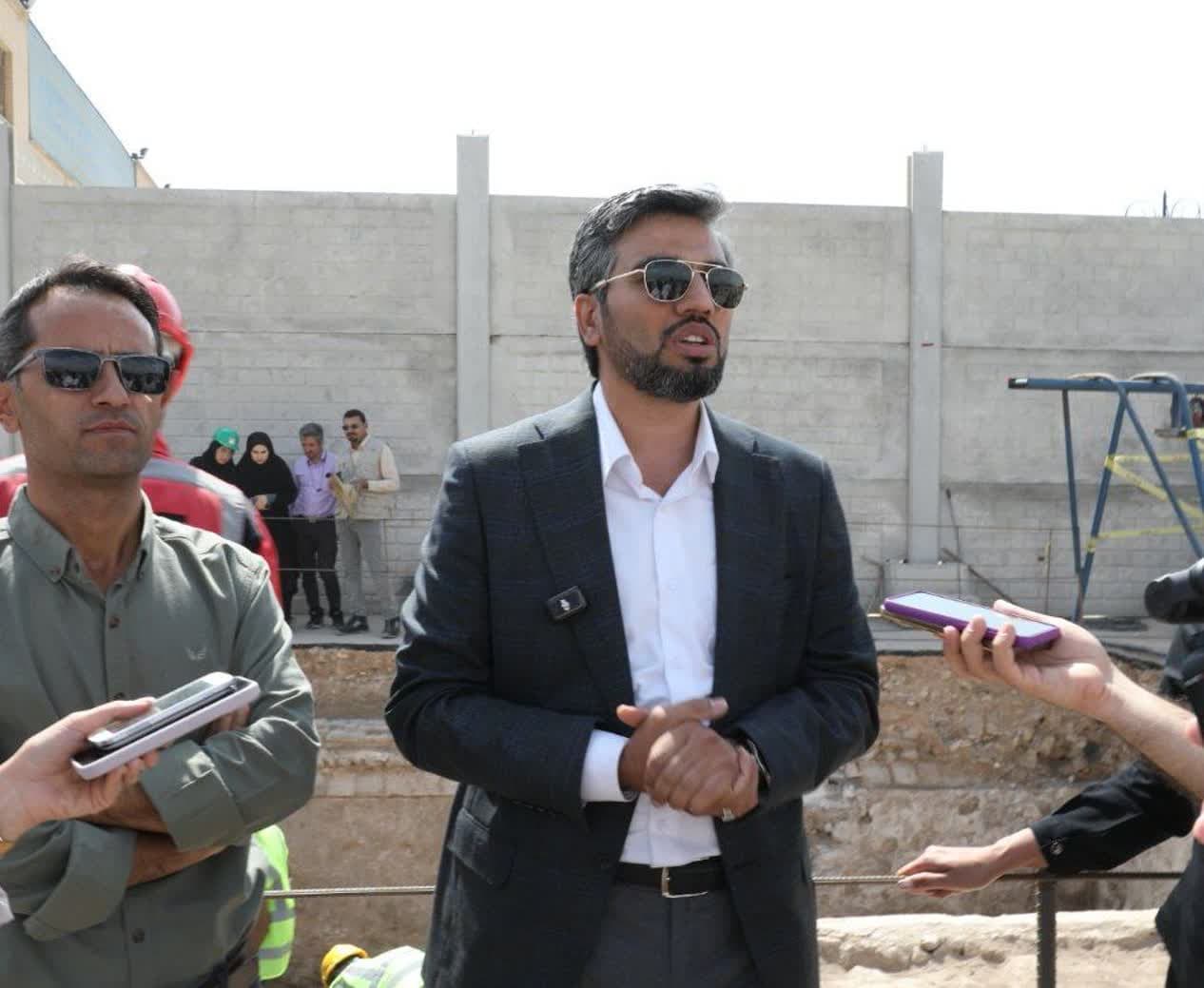 کارگاه ایستگاه قطار شهری زائر جهت کاوش‌های باستان شناسی به طور کامل در اختیار پژوهشگاه میراث فرهنگی و باستان شناسی قرار دارد