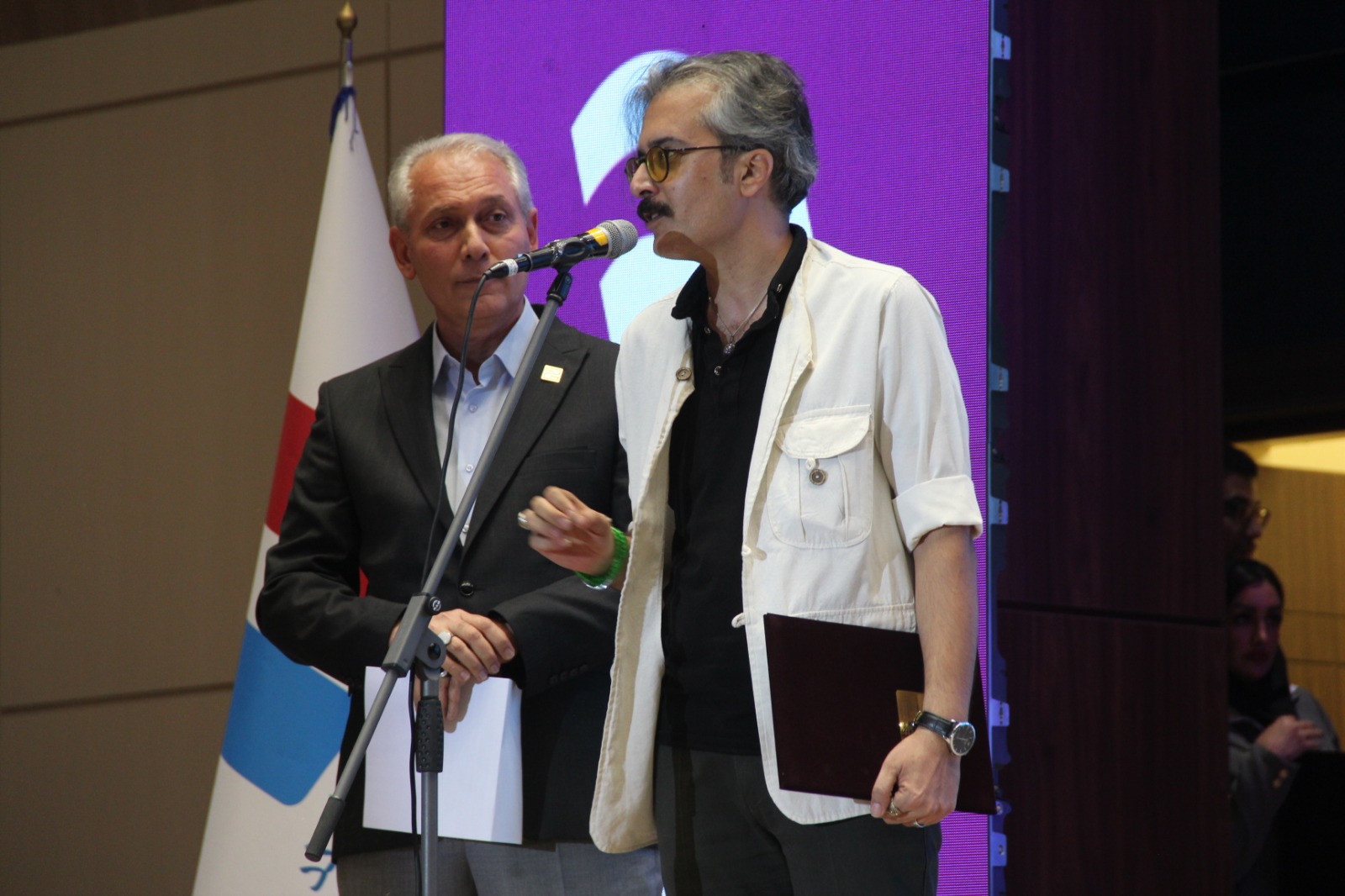 درخشش نمایش «این آدم‌های غریب» از استان فارس در جشنواره ملی تئاتر فتح خرمشهر