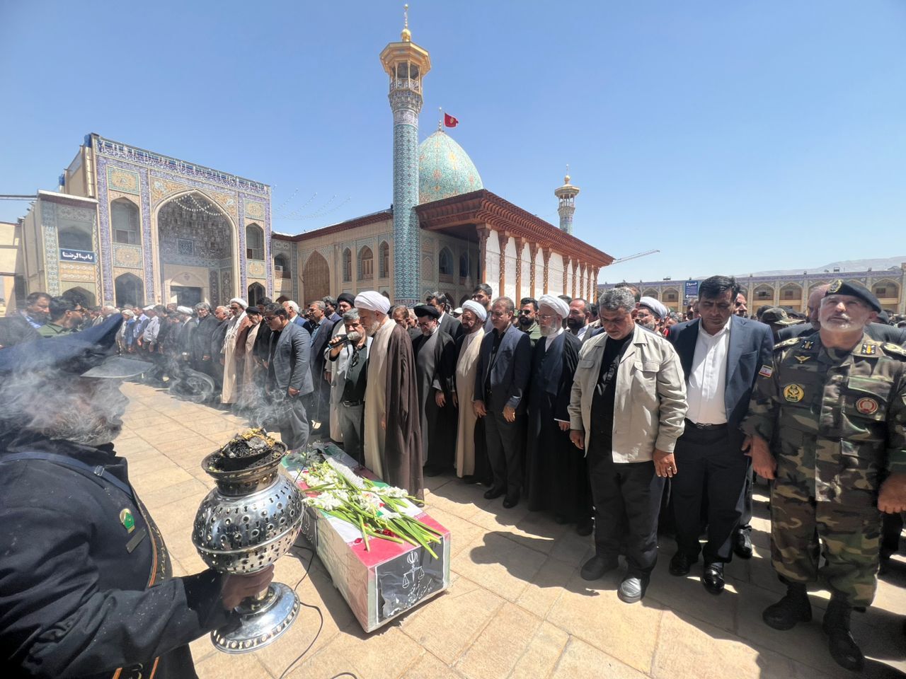 مراسم تشییع پیکر قاضی شهید احسان باقری در شیراز برگزار شد