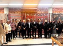 نمایش ۴۹ اثر از مجموعه دست بافته‌های اهدایی پرویز تناولی در مرکز اسناد و کتابخانه منطقه جنوب کشور