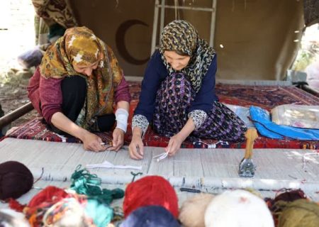 جشن ثبت دو شهر ملی شیشه‌گری سنتی و قالی برگزار می شود