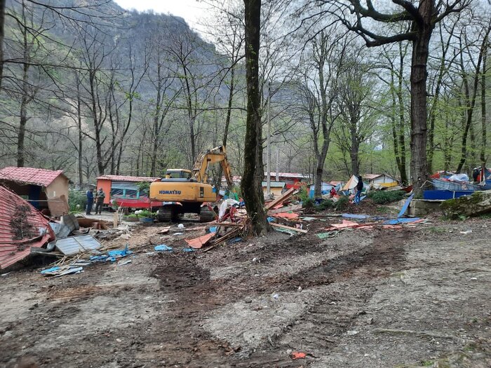 آلاچیق‌های بالادست روستای سبوک شیراز جمع‌آوری شد