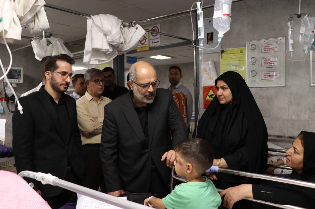 عیادت بازرس کل استان فارس از مصدومان حادثه واژگونی اتوبوس فیروزآباد