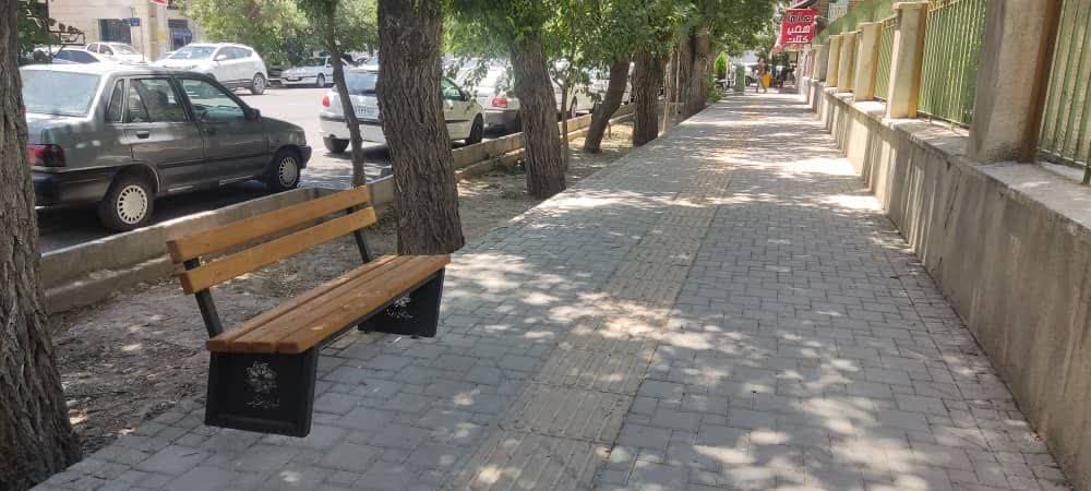 نصب مبلمان شهری در مسیرهای بهسازی‌شده؛ گامی دیگر در مسیر توسعه منطقه یک شیراز