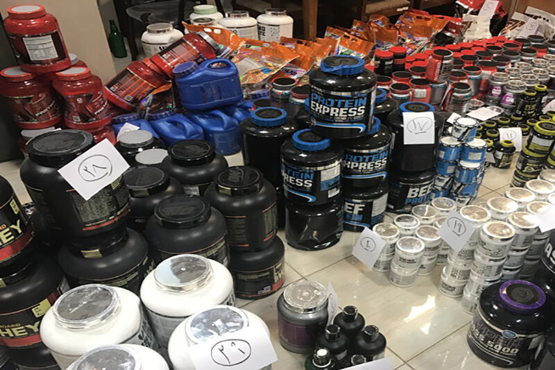 کشف و توقیف بیش از ۱۱۵ فرآورده غیرمجاز مکملهای ورزشی در یکی از باشگاههای فارس