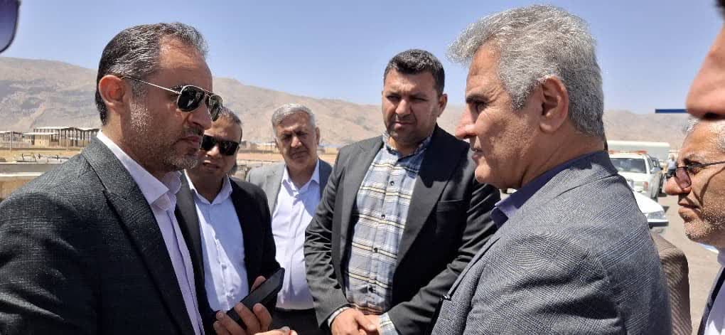 بررسی پیشرفت فیزیکی طرح ارتقای ظرفیت تصفیه خانه شهرک صنعتی در بازدید فرماندار شیراز