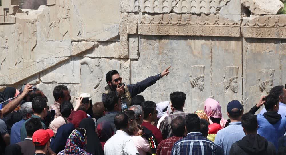 آغاز ساماندهی راهنمایان گردشگری تخت جمشید