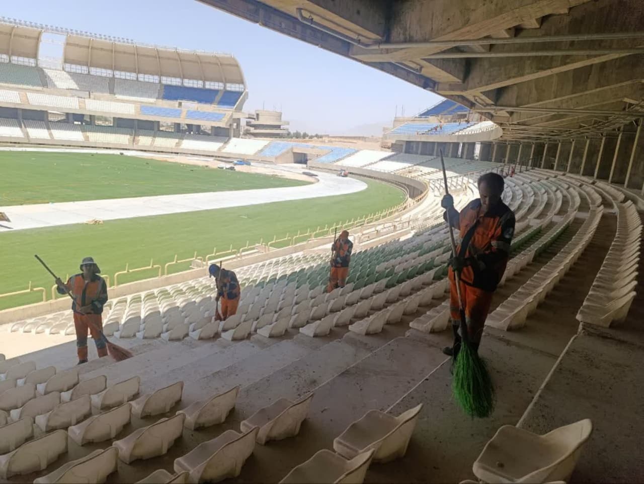 عملیات گسترده پاکسازی و جمعآوری پسماندهای عمرانی ورزشگاه پارس با حضور ۲۲۰ پاکبان