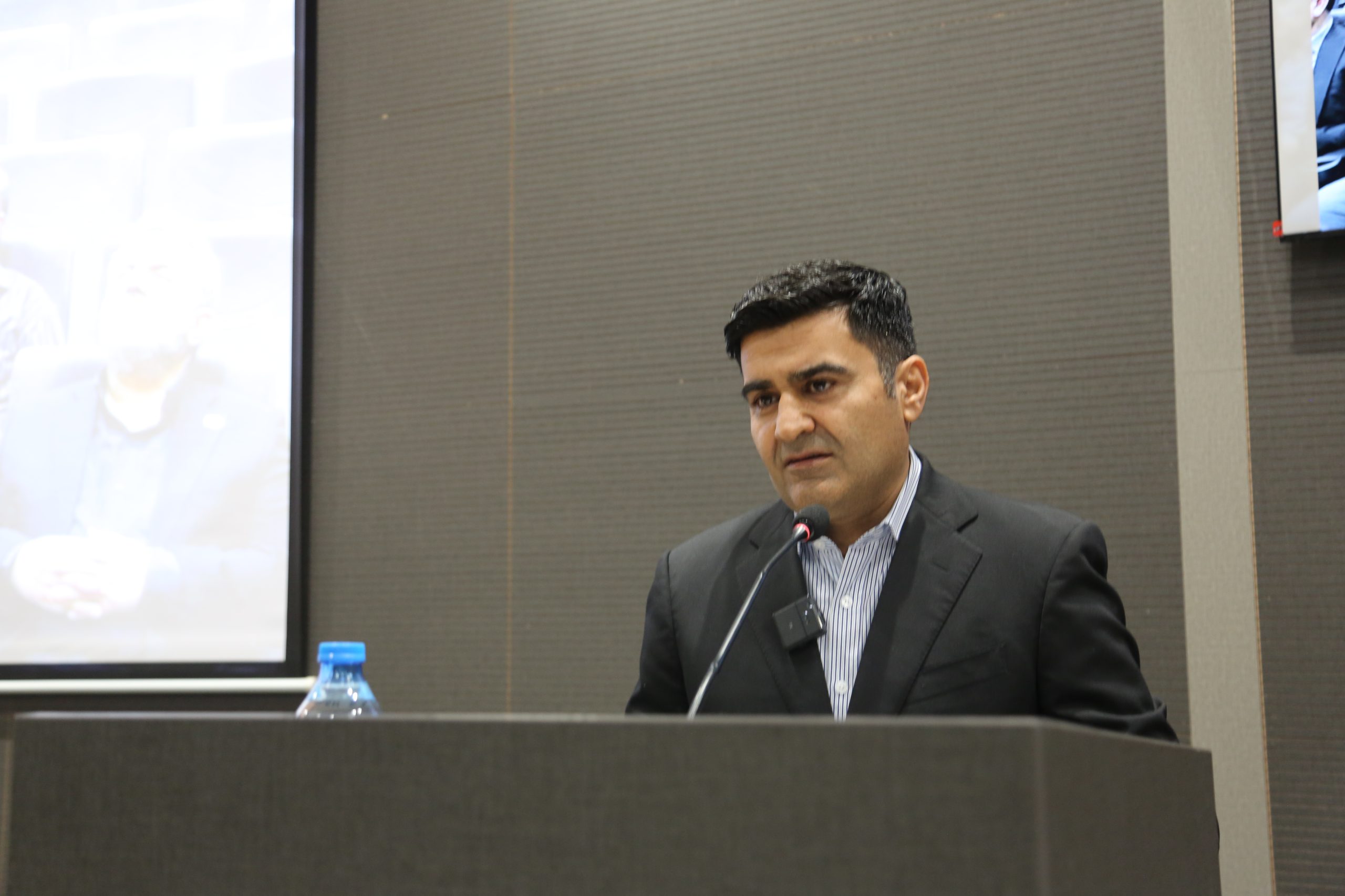 با دو ساعت قطعی برق، برخی مجتمع‌های مسکونی صدرا تا ۱۰ ساعت دچار قطعی آب می‌شوند