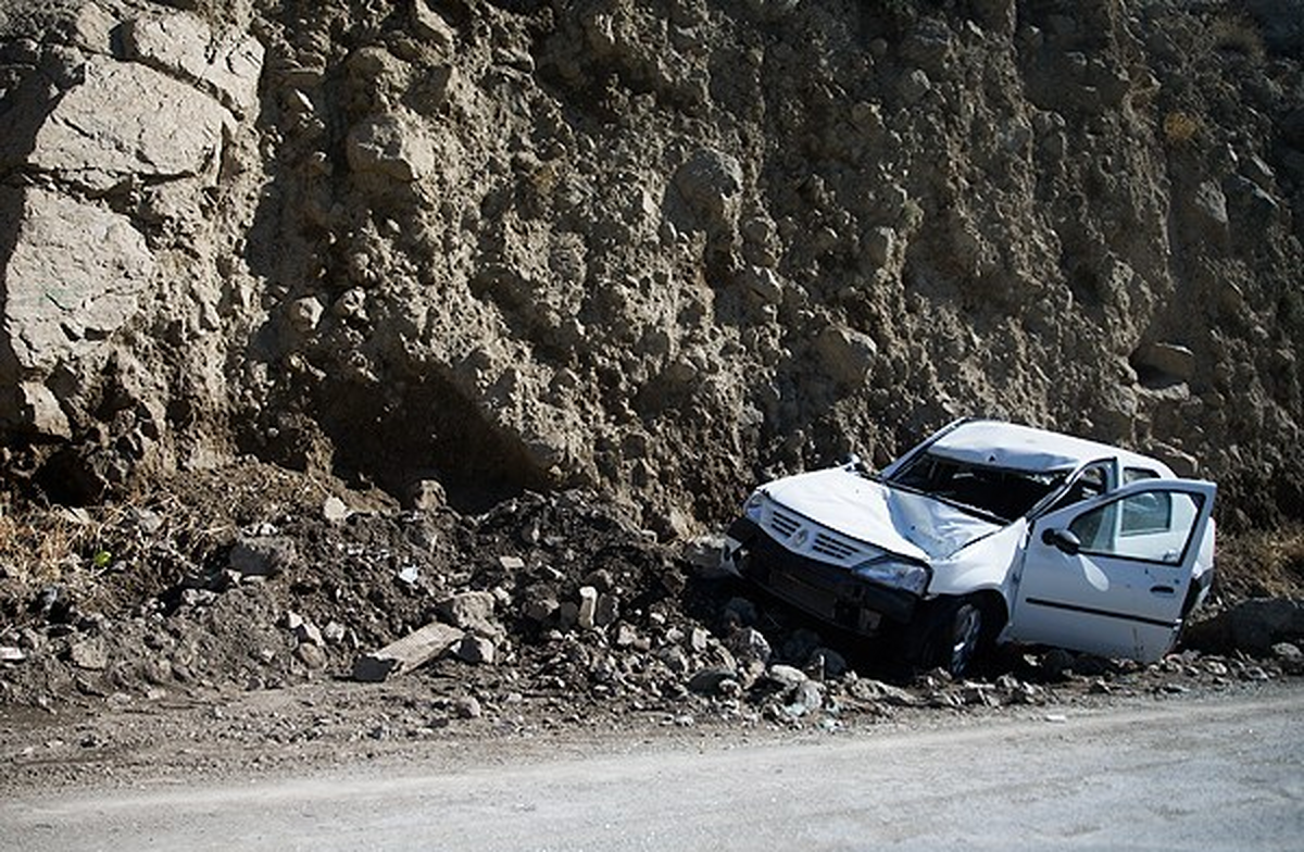 ریزش آوار در جاده کهمره سرخی منجر به فوت و مصدومیت ۴ نفر شد