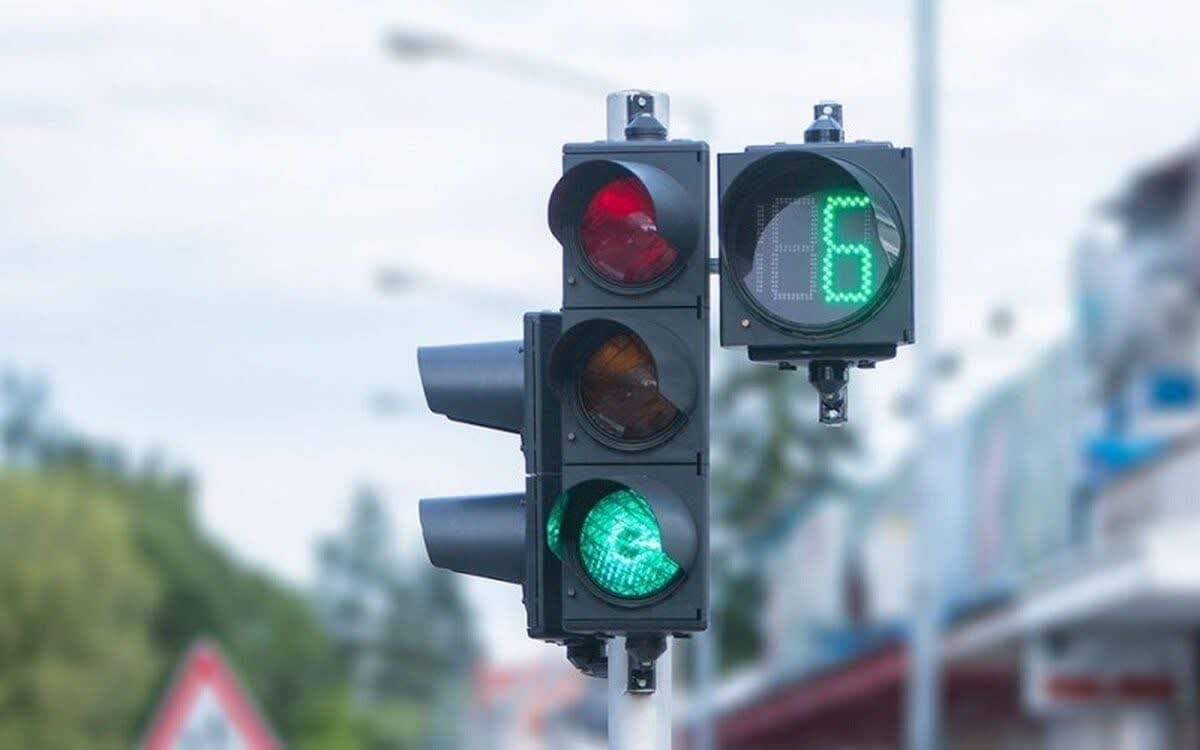 کاهش اثر ناترازیها بر ترافیک شیراز با هوشمندسازی و تأمین برق پایدار تقاطعات