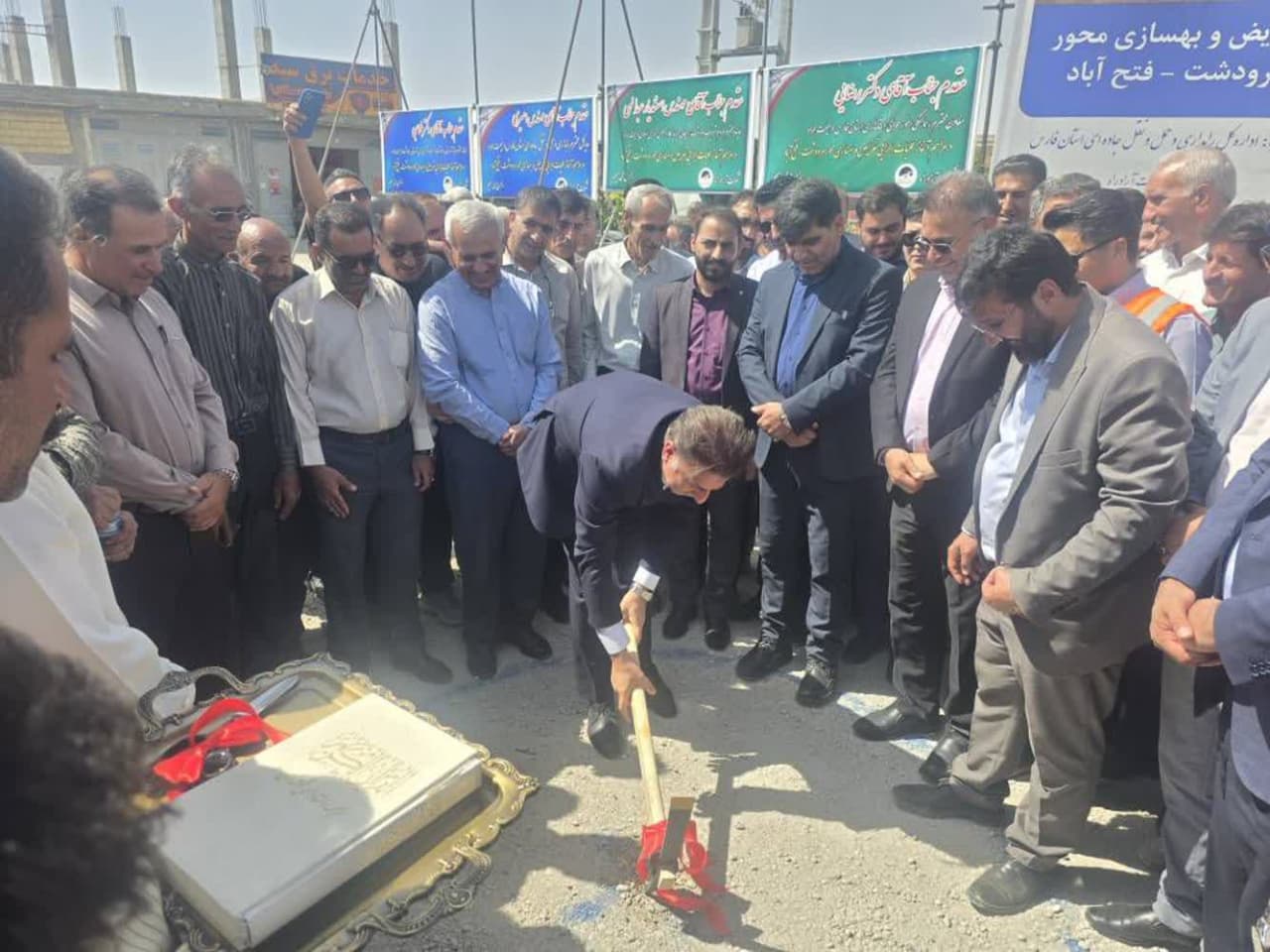 عملیات تعریض و بهسازی محور مرودشت-فتح‌آباد آغاز شد