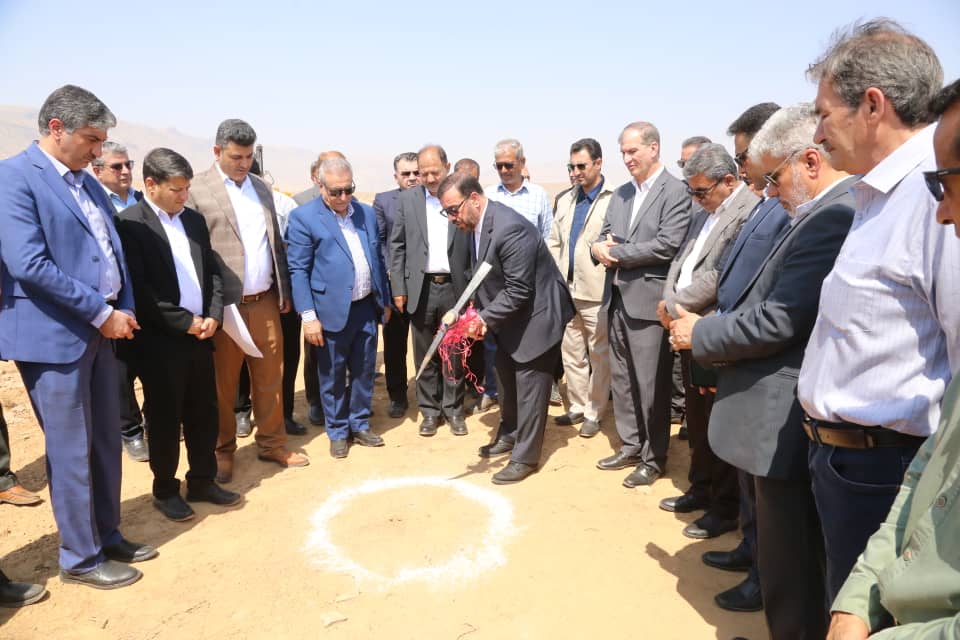 آغاز عملیات اجرایی احداث ۷ نیروگاه خورشیدی در شهرستان فسا