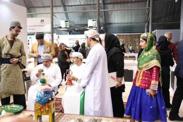 حضور پررنگ کشورهای عراق و عمان در غرفه صنایع‌دستی استان فارس در اکسپو ۲۰۲۵