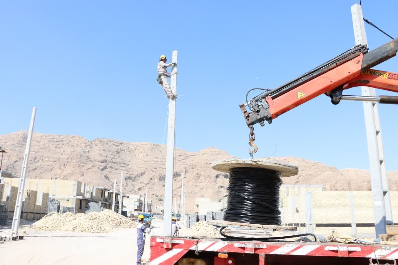 آغاز عملیات برق رسانی به فاز سوم پروژه نهضت ملی مسکن لارستان