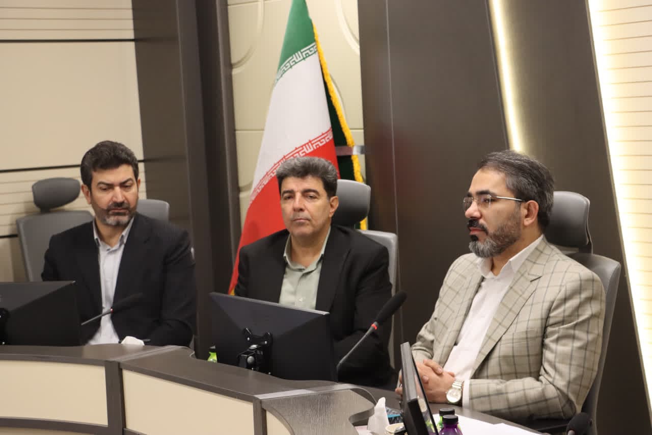 نشست تخصصی بررسی دعاوی حقوقی بنیاد مسکن در شیراز برگزار شد