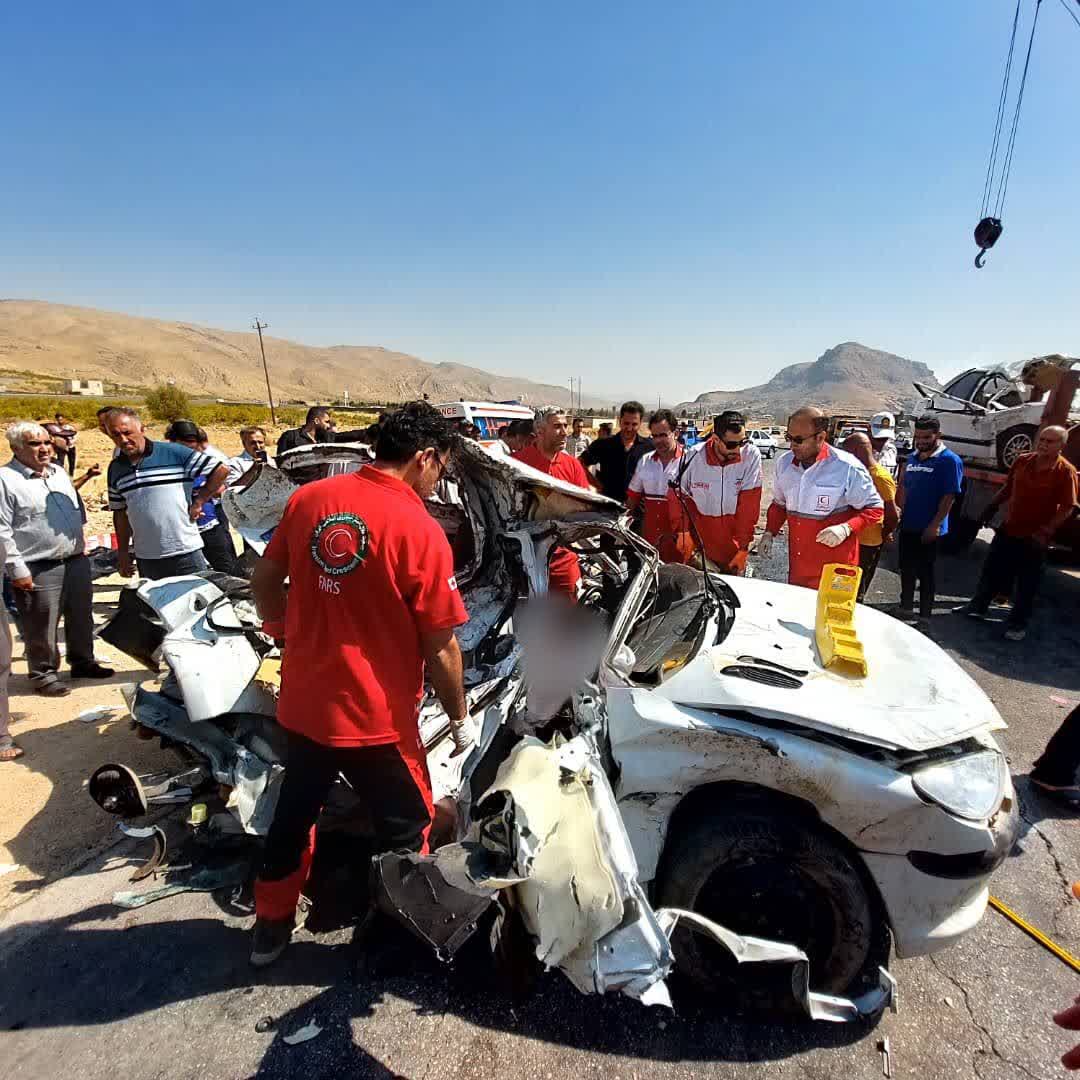 ۵کشته و ۳ مصدوم بر اثر برخورد پژو ۲۰۶ و پارس در جاده سپیدان_شیراز