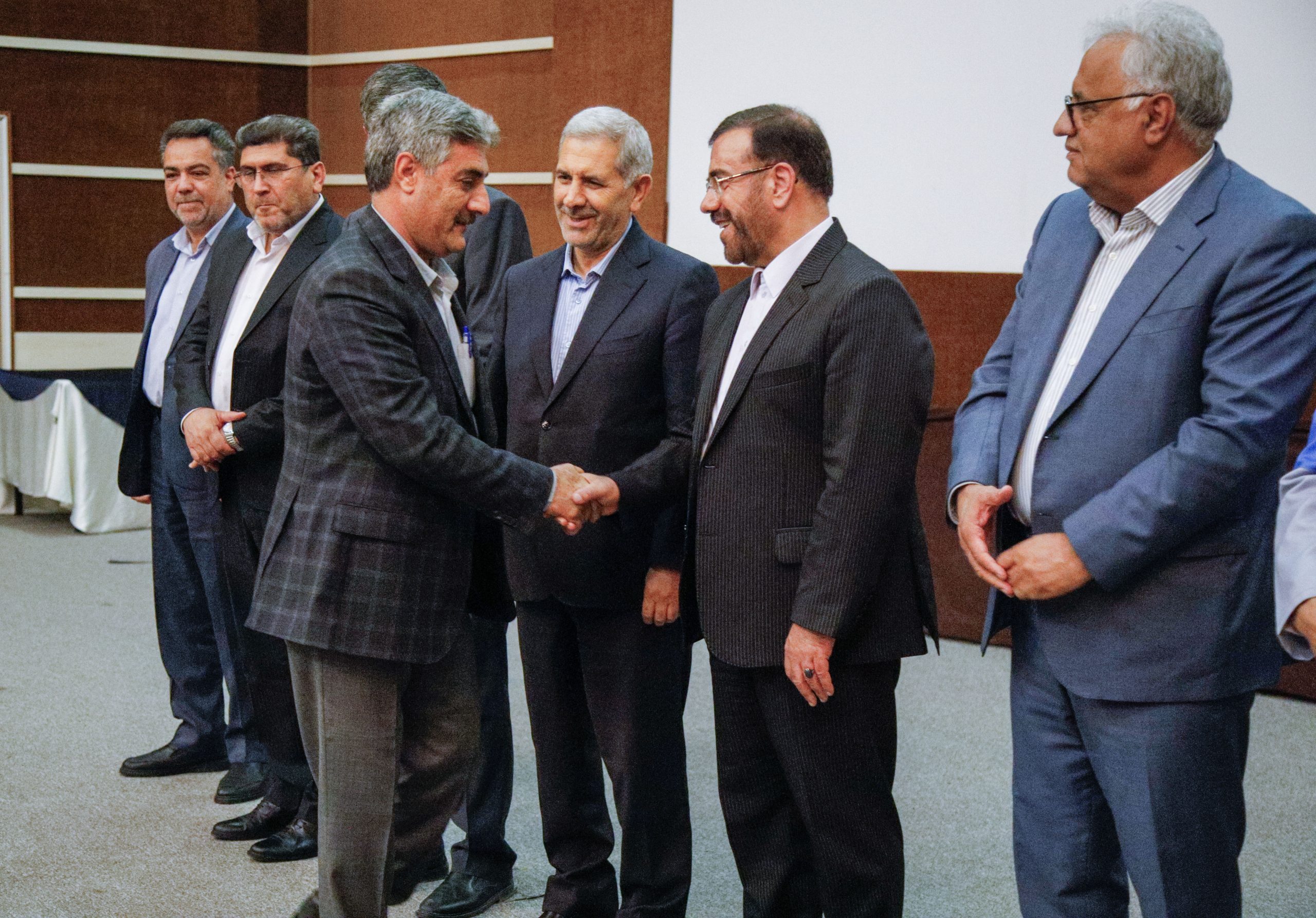 تأکید استاندار فارس بر رصد پدیدههای نوظهور زیستمحیطی با تکیه بر پژوهش و فناوریهای نوین