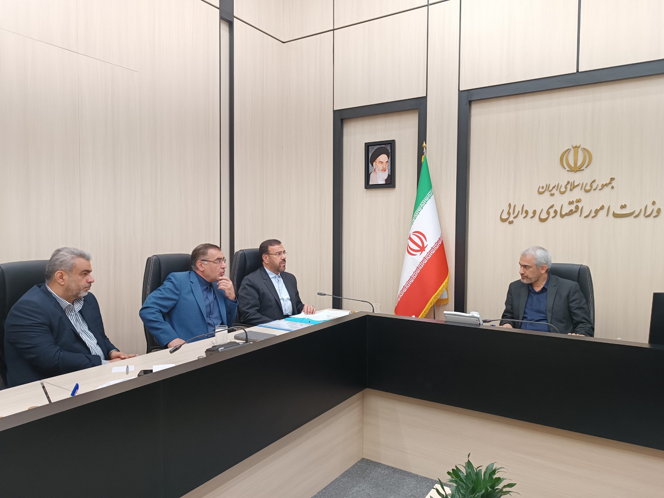 تأکید بر افزایش اختیارات مالی، رشد سهم فارس از منابع بانکی و رفع موانع سرمایه‌گذاری