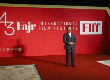 سیمرغ بر فراز فارس به پرواز درآمد؛ افتتاحیه جشنواره جهانی فیلم فجر در شیراز