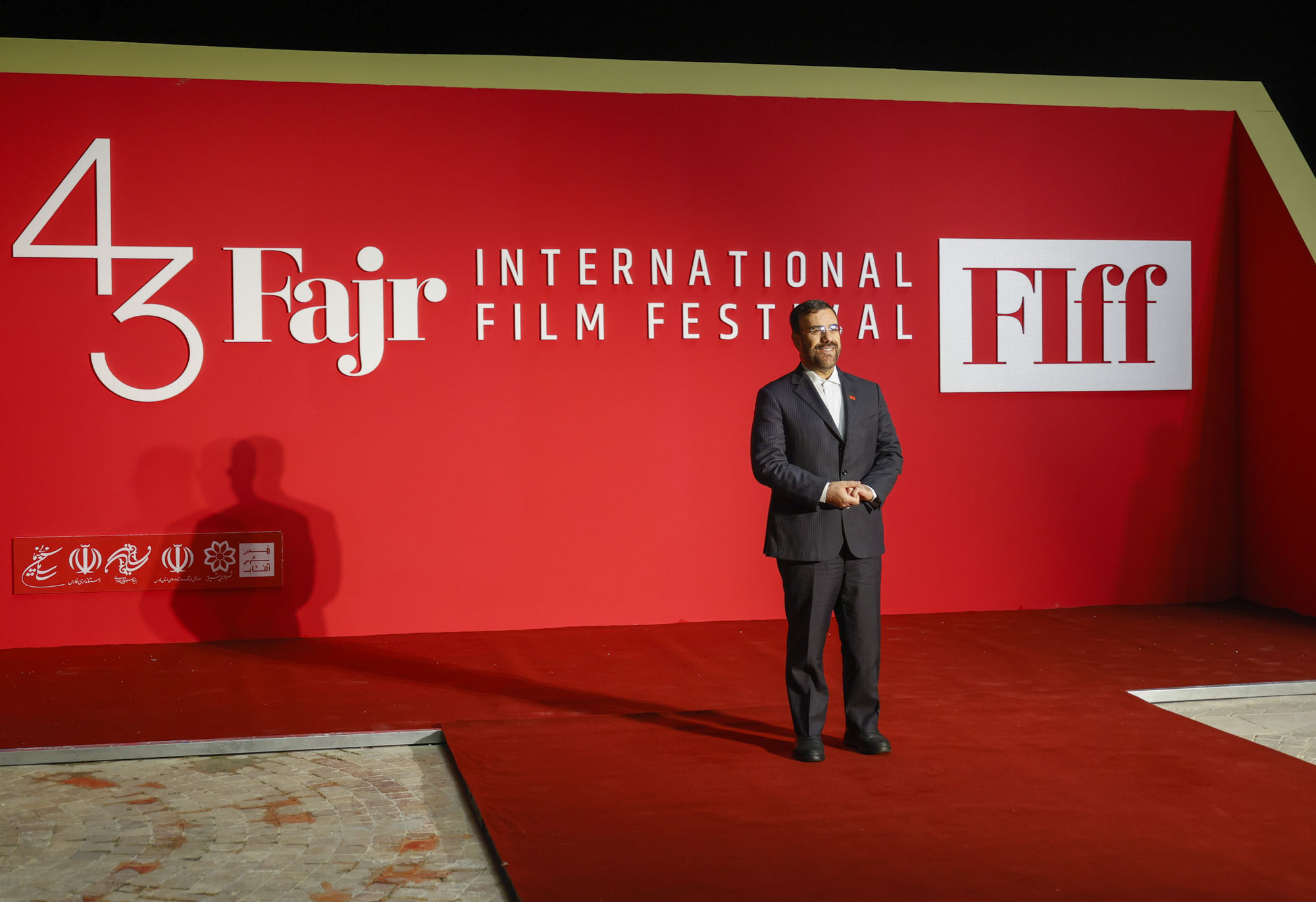 سیمرغ بر فراز فارس به پرواز درآمد؛ افتتاحیه جشنواره جهانی فیلم فجر در شیراز