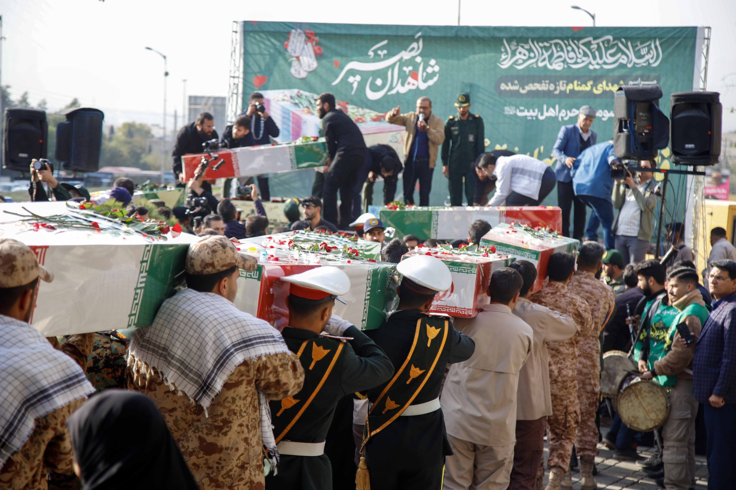 شیراز در آغوش شهدا؛ کاروان «شاهدان بصیر» از دروازه قرآن بدرقه شد