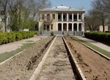 باغ تاریخی مینو طی یک فرایند مالی به موسسه ای وابسته به یکی از بانک ها واگذار شده بود