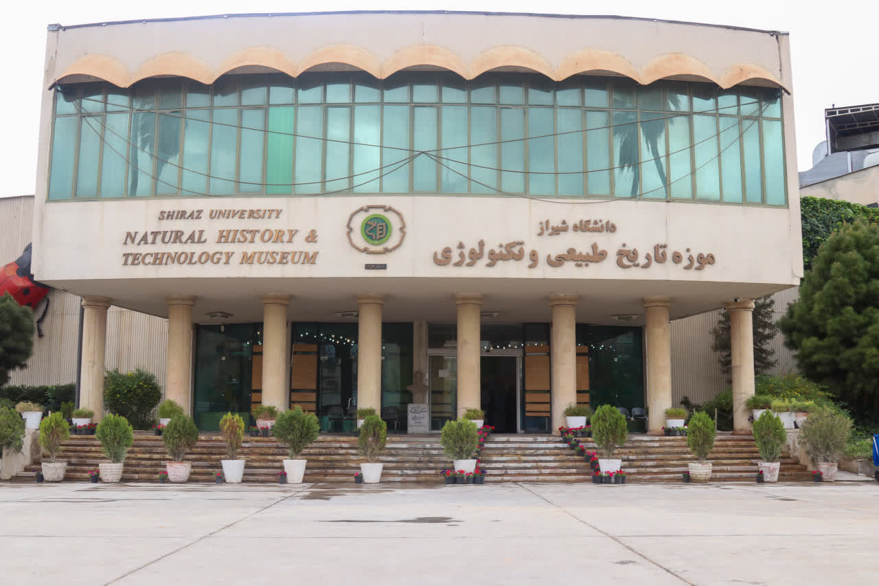 اهدا مجموعه ای کم‌نظیر از نمونه‌های کانی و فسیل به موزه تاریخ طبیعی و تکنولوژی دانشگاه شیراز