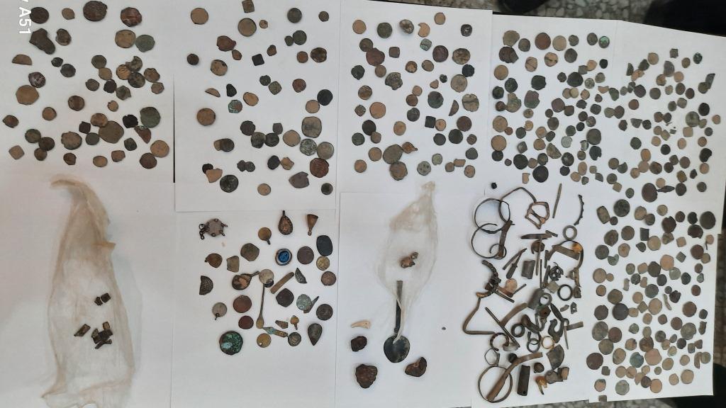 کشف ۵۰۰ سکه و اشیاء تاریخی در داراب