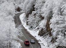 بارش برف در ۳ محور جاده‌ای فارس