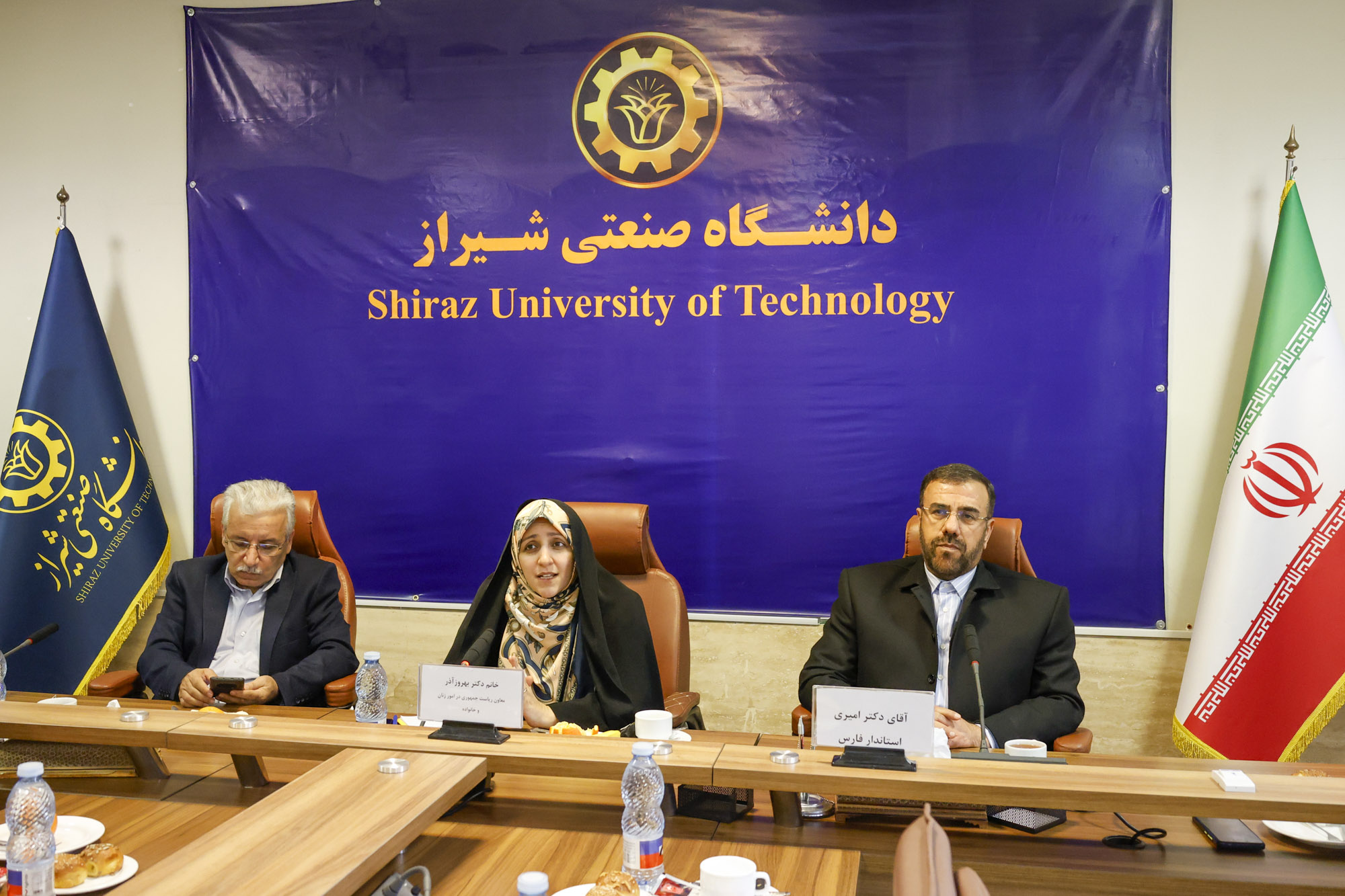 پایاننامهها و رسالهها نباید پس از دفاع در قفسههای کتابخانهها باقی بمانند