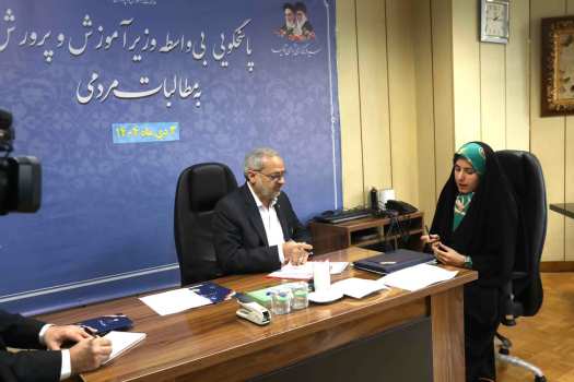 دانشآموز نخبه اقلیدی، ساخت نخستین خودروی خورشیدی ایران را به نام خود ثبت کرد