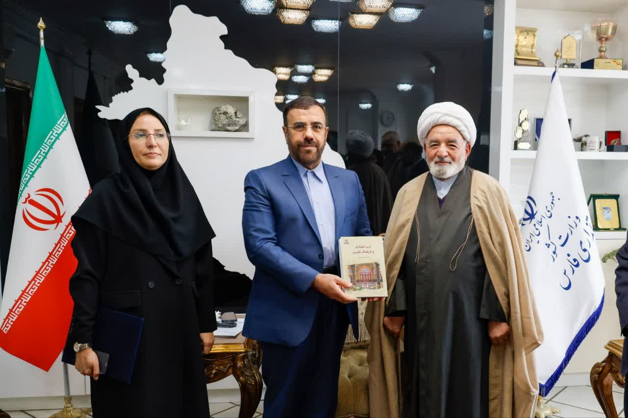 نباید اجازه داد مردم هویت تاریخی خود را گم کنند