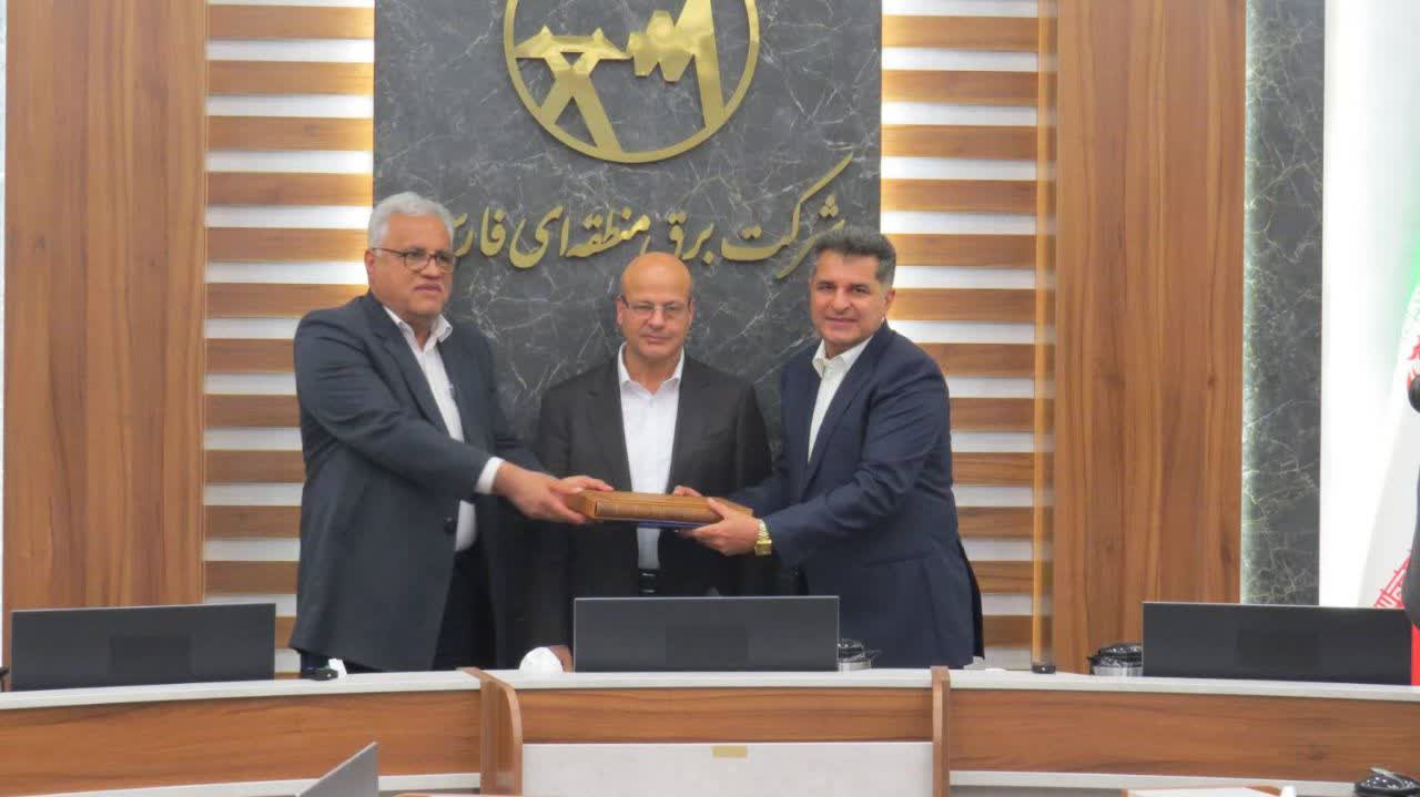 تأکید بر تخصصمحوری و مدیریت مصرف در آیین تکریم و معارفه مدیران صنعت برق فارس