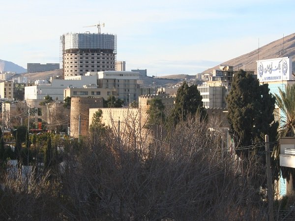 بررسی دوباره پرونده «هتل آسمان» شیراز؛ عضو شورای شهر خواستار تخریب طبقات اضافی شد