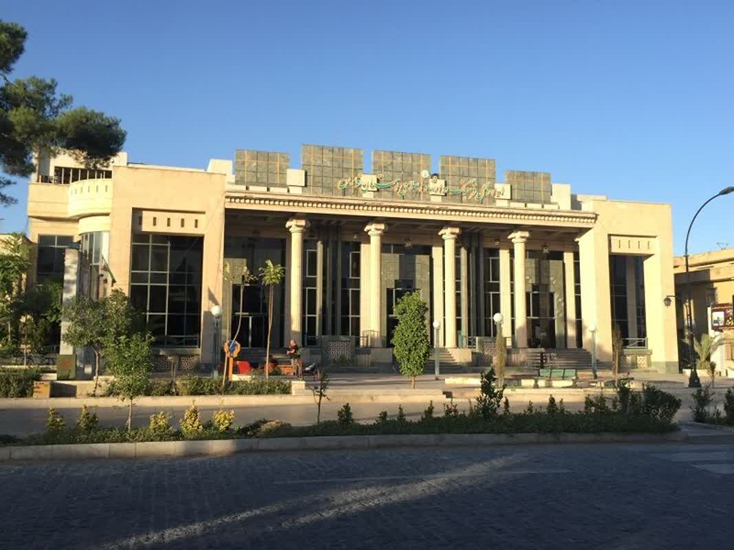 پیکر دکتر منوچهر کیانی در «باغ‌مزار مشاهیر و مفاخر فارس» به خاک سپرده شد