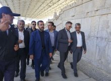 ترکیب فرهنگ اسلامی و ایرانی از مردم ما ملتی مقاوم ساخته است