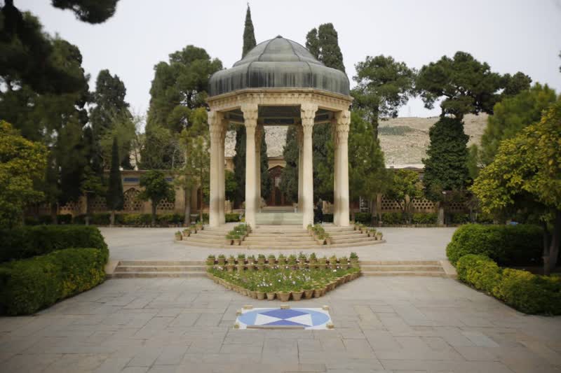 جنگ، حافظیه را تعطیل کرد