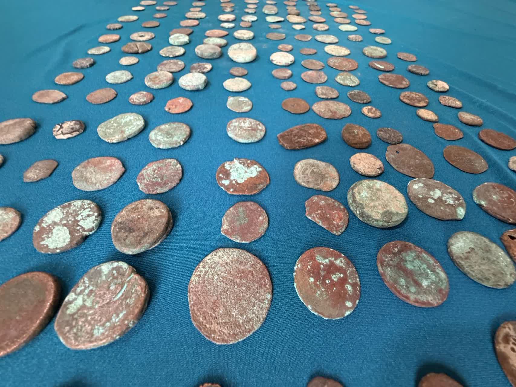 تحویل ۲۱۴ قطعه تاریخی توسط یک شهروند به متولیان میراث فرهنگی