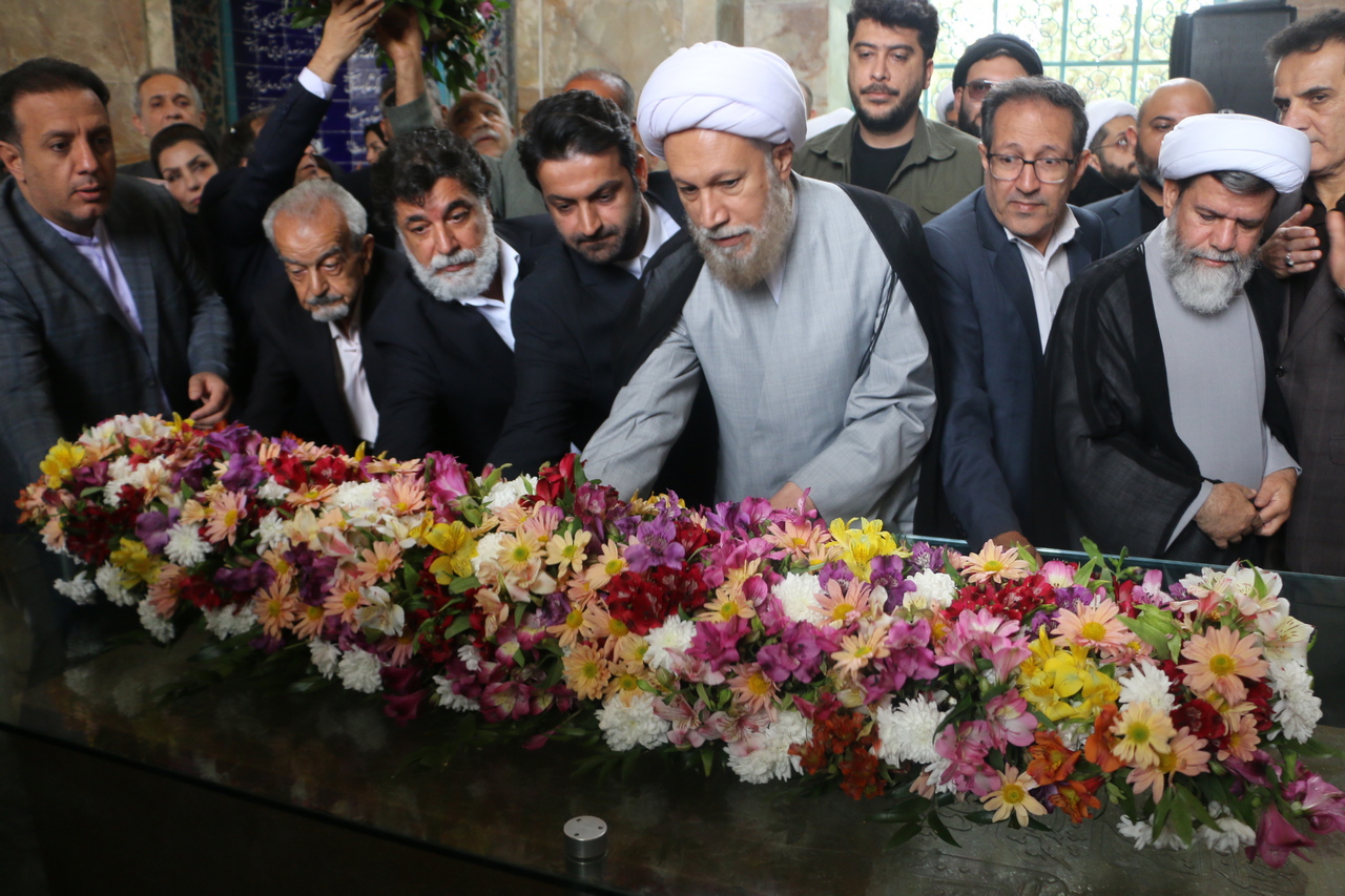 از گلباران آرامگاه شیخ اجل تا افتتاح مرکز سعدی‌شناسی؛ ۱۶۸ شاخه گل به یاد شهدای میناب و لامرد