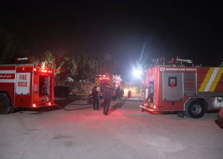 مهار آتش‌سوزی باغی در بلوار چمران شیراز