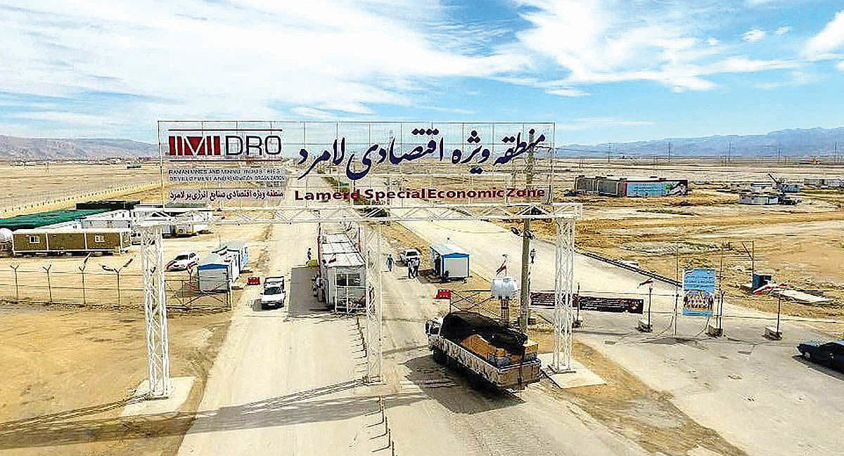 تحقق وعده تسهیل تجارت در جنوب کشور؛ بن‌بست‌های گمرکی منطقه ویژه لامرد شکسته شد