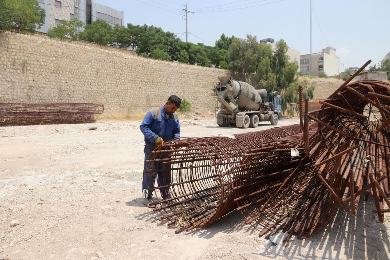 تداوم عملیات عمرانی نخستین ایستگاه زیر بستر رودخانه در خط ۳ مترو شیراز