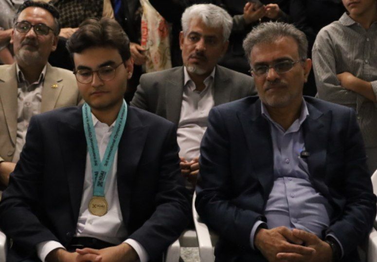 دانش آموز نخبه فارسی مشاور مدیرکل آموزش و پرورش استان فارس در هوش مصنوعی شد